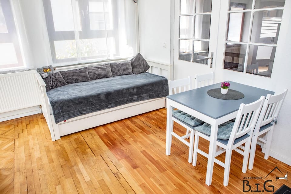 Seating area, Dining area, kitchen