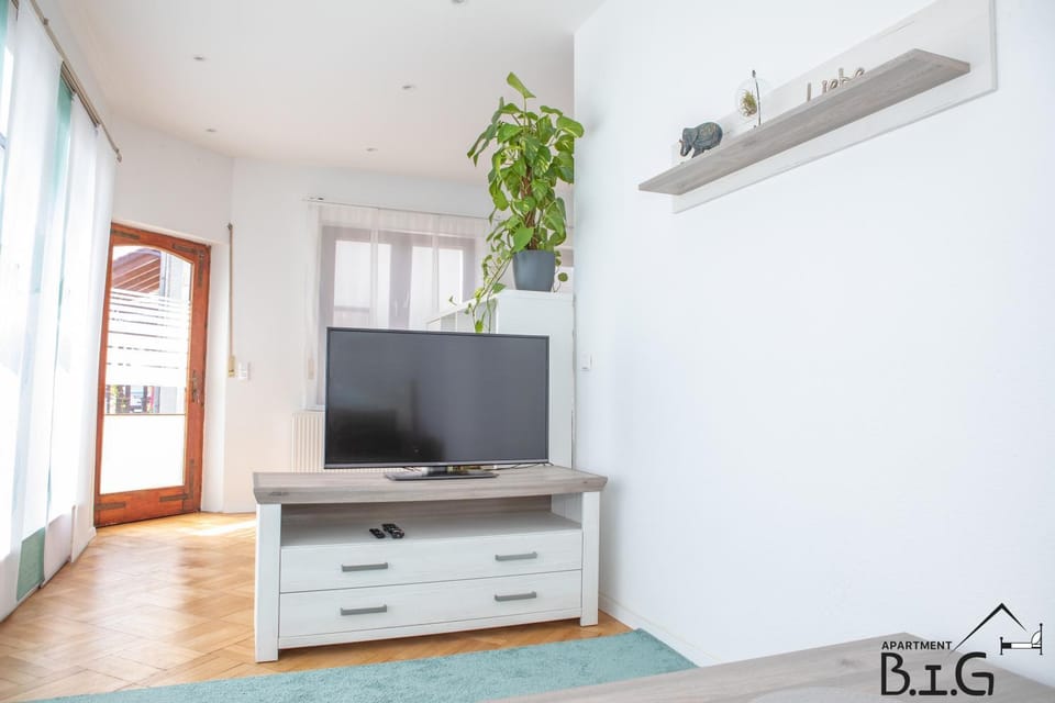 Communal lounge/ TV room, TV and multimedia, Evening entertainment