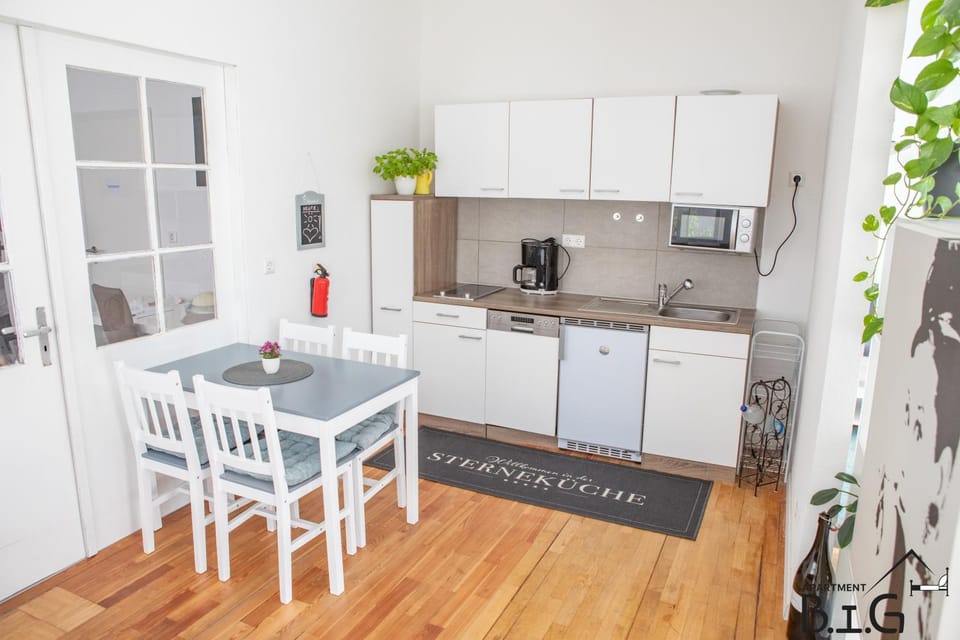 Kitchen or kitchenette, Dining area, dishwasher, pet friendly, stove, toaster