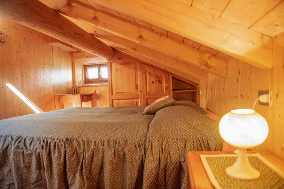Bed, Photo of the whole room