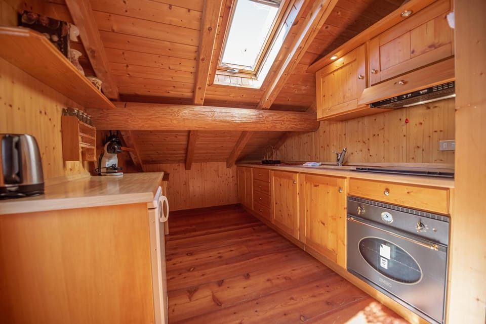 Coffee/tea facilities, minibar, pet friendly, stove