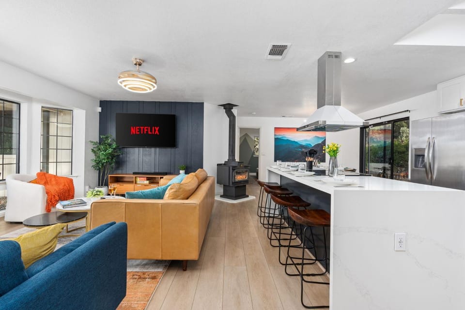 Secluded Mtn Top Family Haven with Spa, Views & Arcade Villa in Sierra Nevada