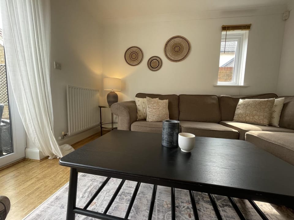 Living room, Seating area, internet