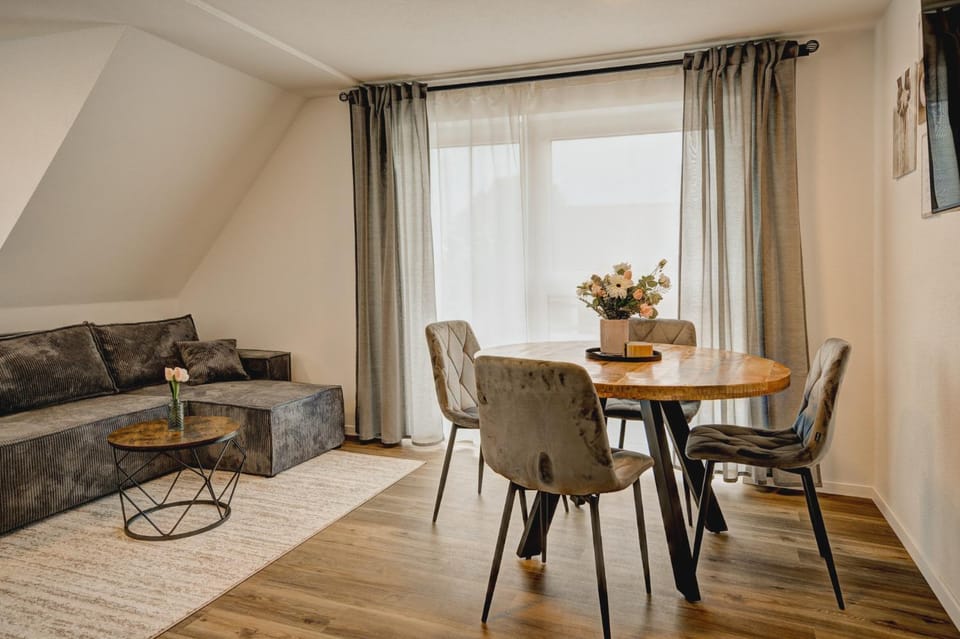 Living room, Seating area, Dining area