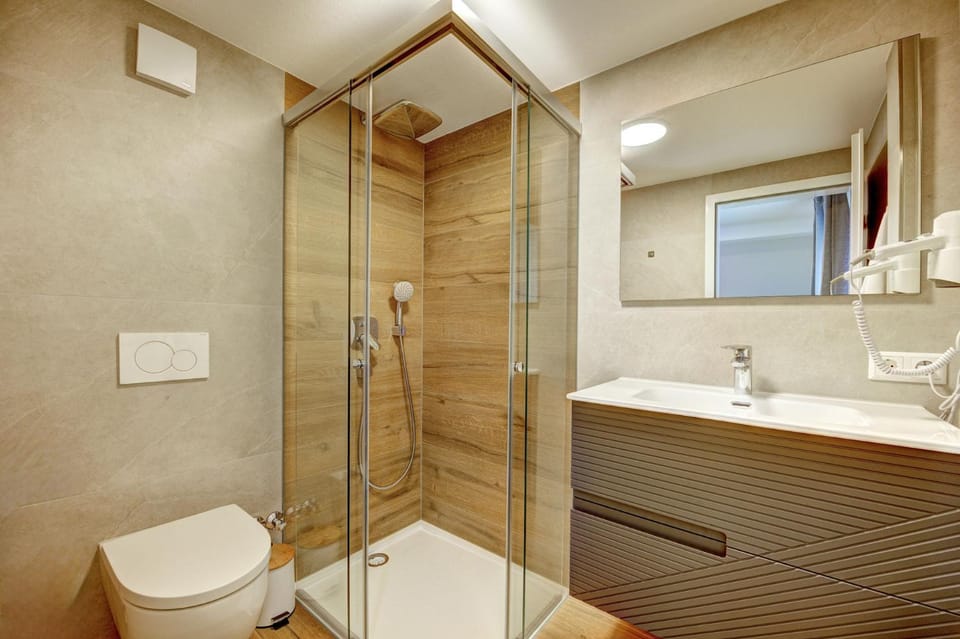 Shower, Toilet, Bathroom, hair dryier