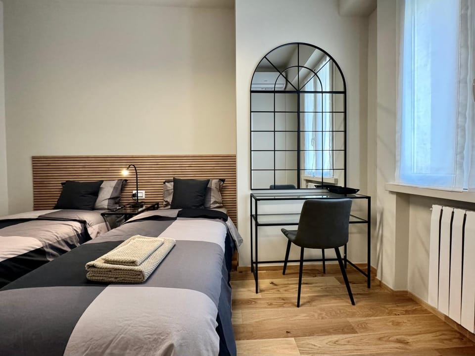 Bed, Seating area, Bedroom