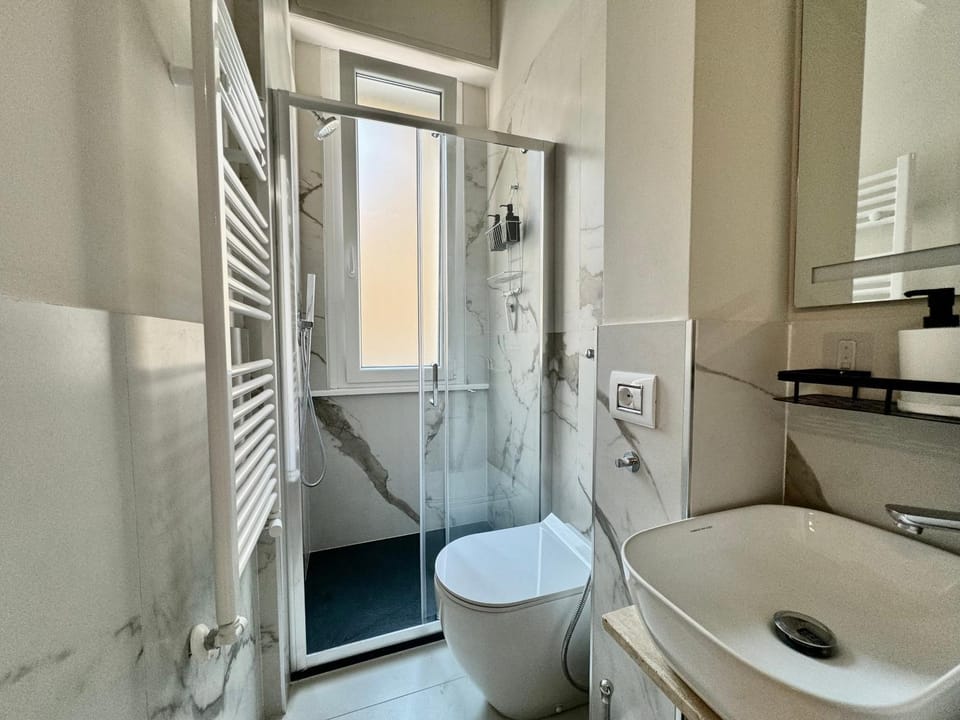 Shower, Toilet, Bathroom