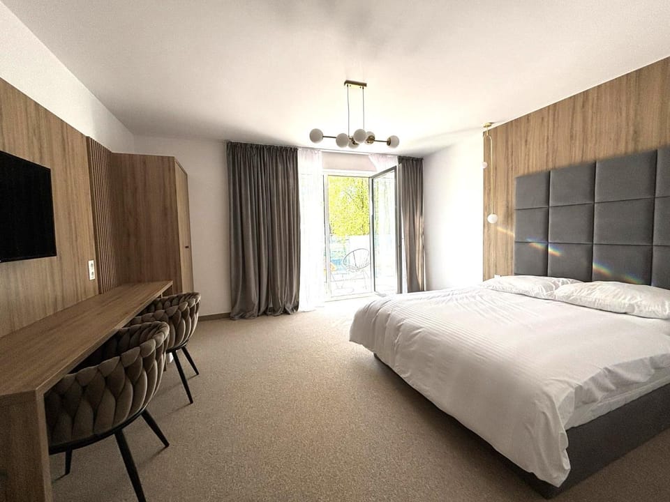 Communal lounge/ TV room, Bed, TV and multimedia, Living room, Photo of the whole room, Seating area, Evening entertainment, Bedroom, internet, internet, internet, pet friendly, pet friendly