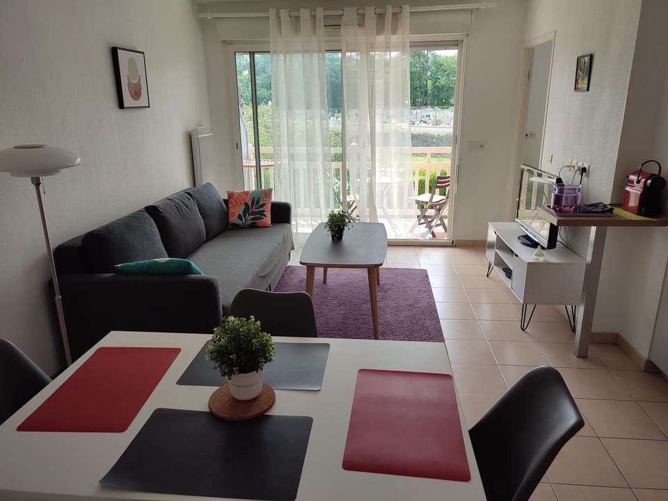 Appartement T2 avec balcon, centre de Castelnau de Médoc Apartment in Nouvelle-Aquitaine