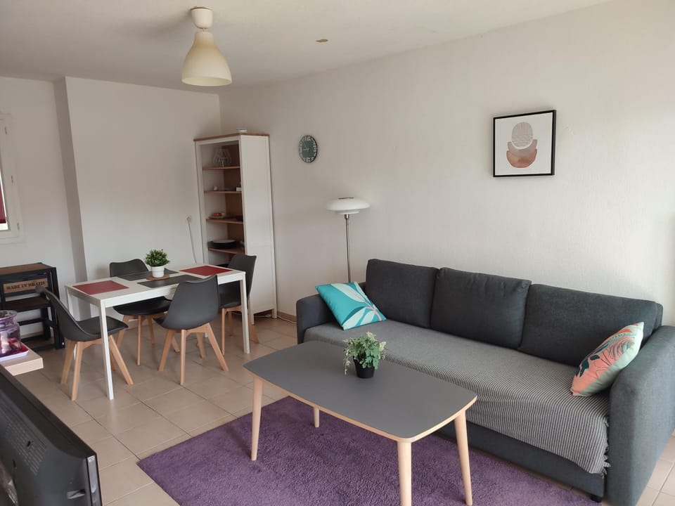 Appartement T2 avec balcon, centre de Castelnau de Médoc Apartment in Nouvelle-Aquitaine