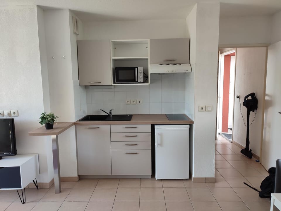 Appartement T2 avec balcon, centre de Castelnau de Médoc Apartment in Nouvelle-Aquitaine