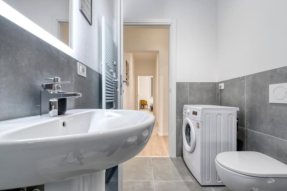 Carbonara Palace 2 - Luxury Comfort under Medieval Towers Apartment in Bologna