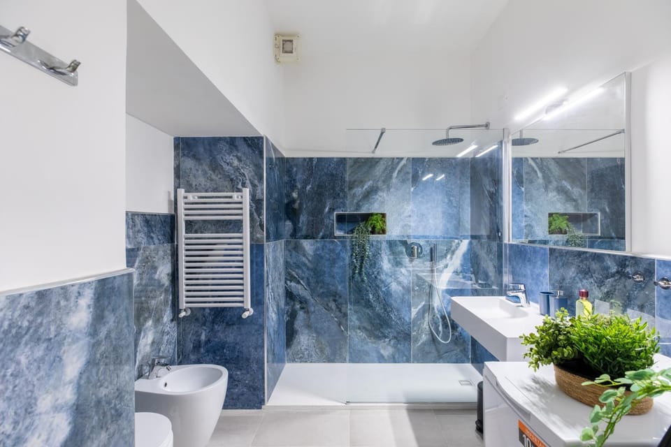 Shower, Toilet, Bathroom, towels