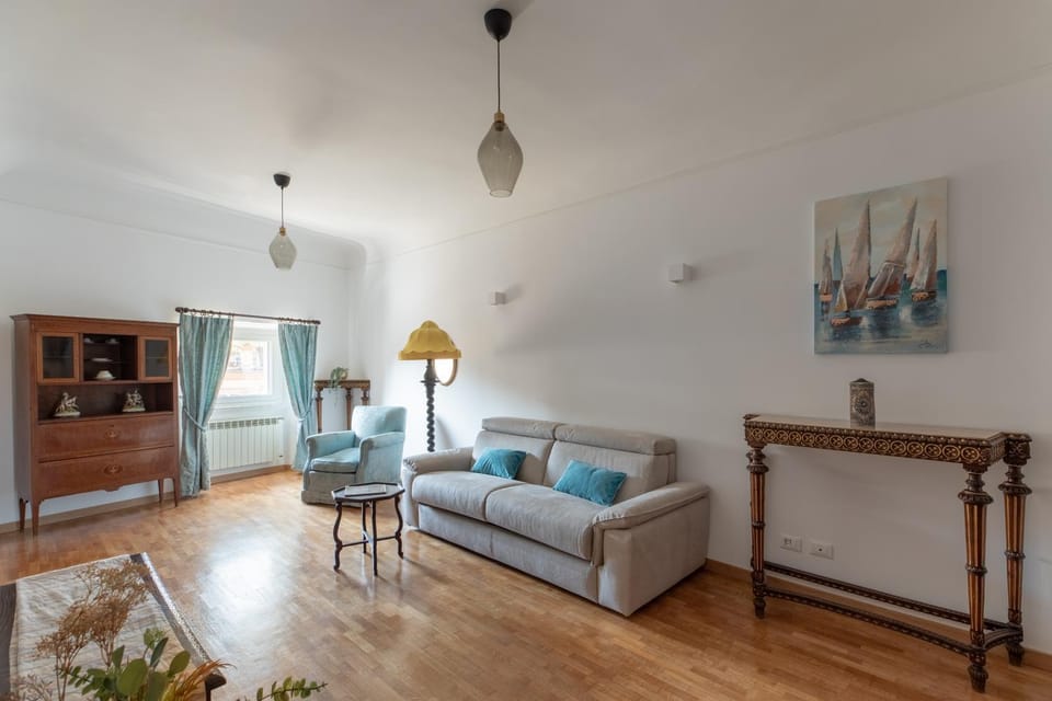 Living room, Photo of the whole room, Seating area