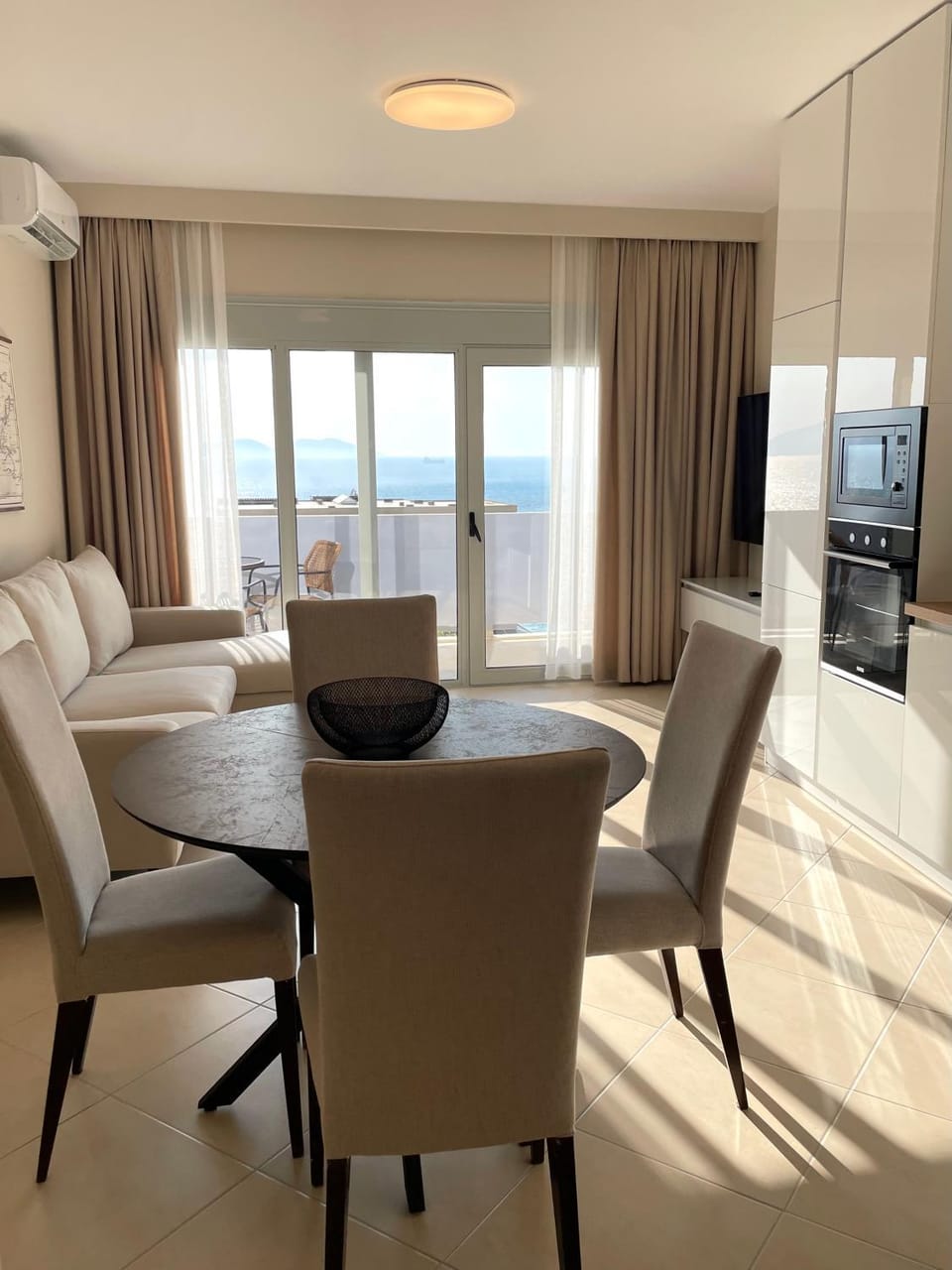 Living room, Dining area, Sea view