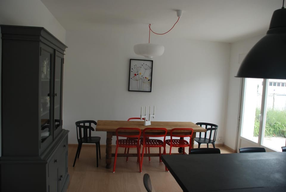 Seating area, Dining area