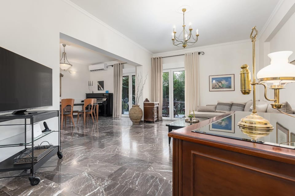 TV and multimedia, Living room, Seating area