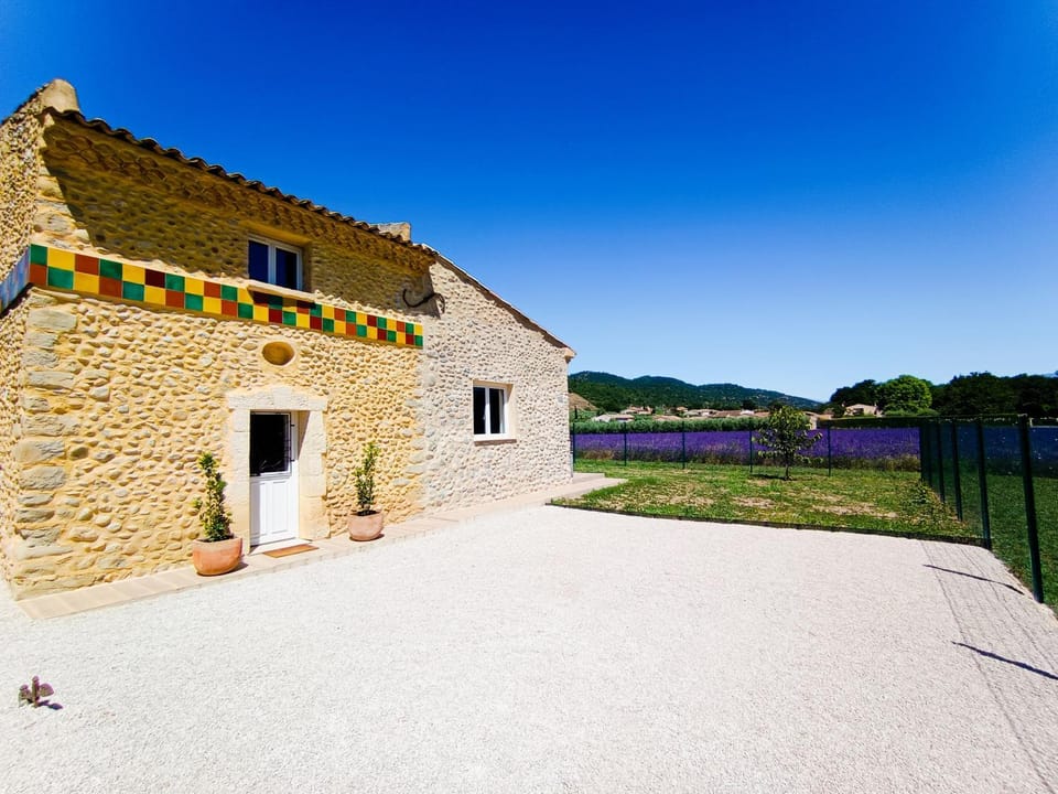 Property building, Natural landscape, Garden, Parking