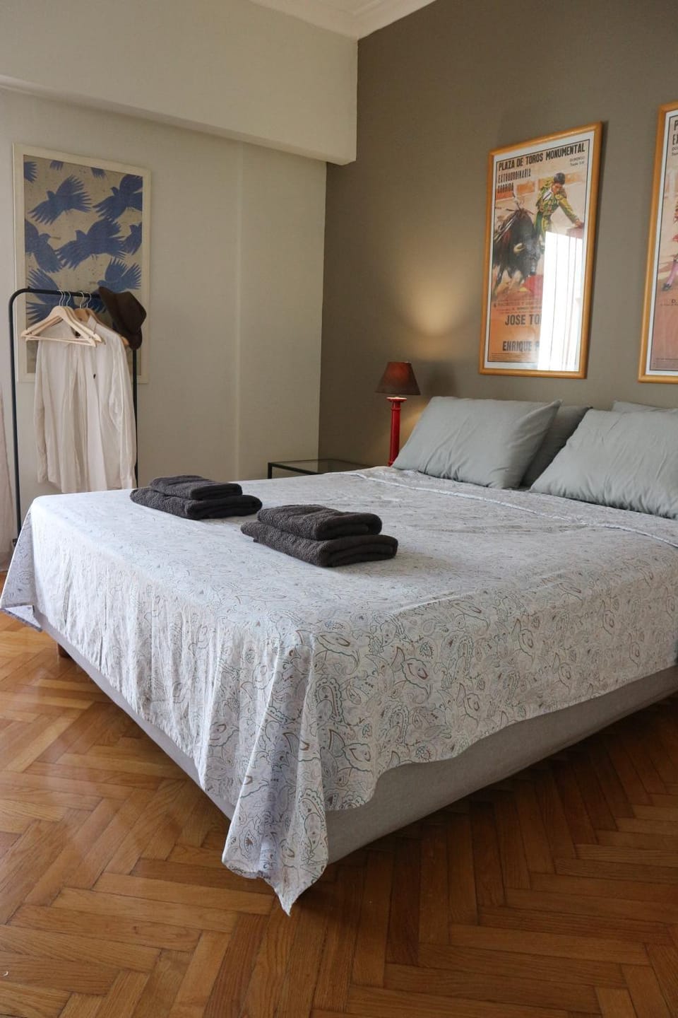 Bed, Bedroom, towels