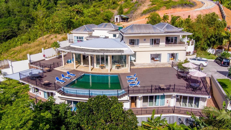Property building, Bird's eye view, Pool view, Swimming pool, Parking, sunbed