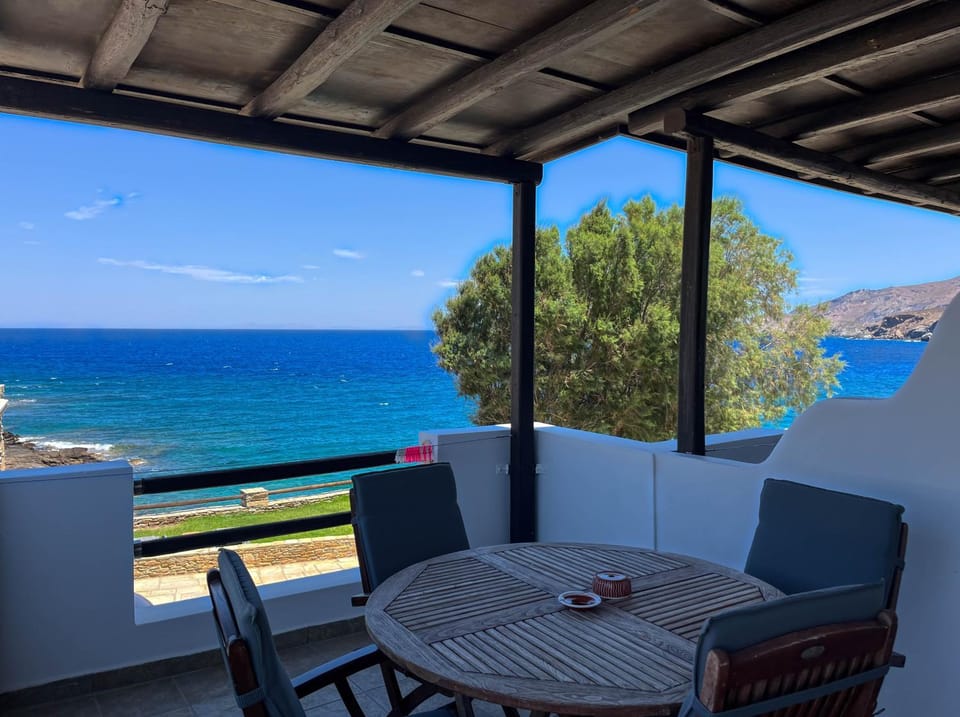 Natural landscape, View (from property/room), Balcony/Terrace, Dining area, Sea view