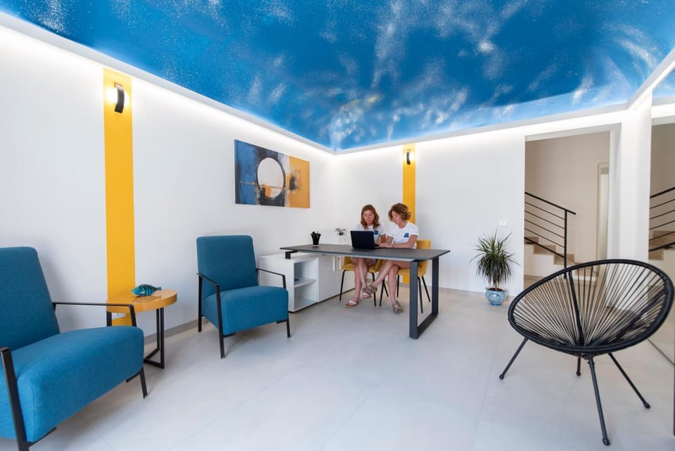 People, TV and multimedia, Living room, Seating area