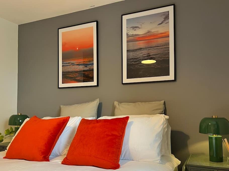 Modern Hatfield Apartment with Free Gated Parking Apartment in Hatfield