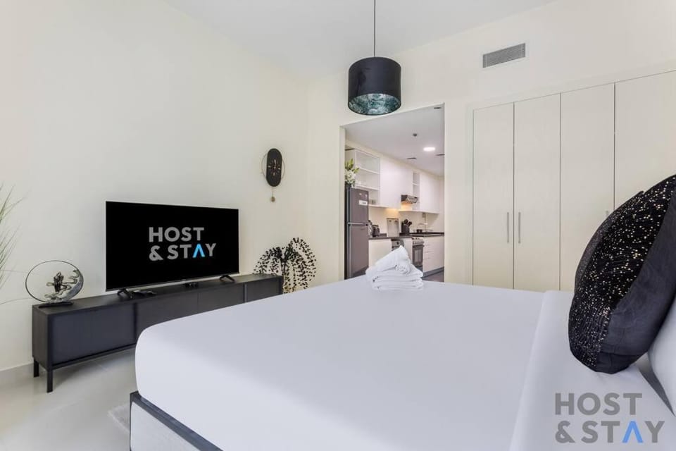 Calm and Cozy Studio in Loreto 1A, Damac Hills Apartment in Dubai