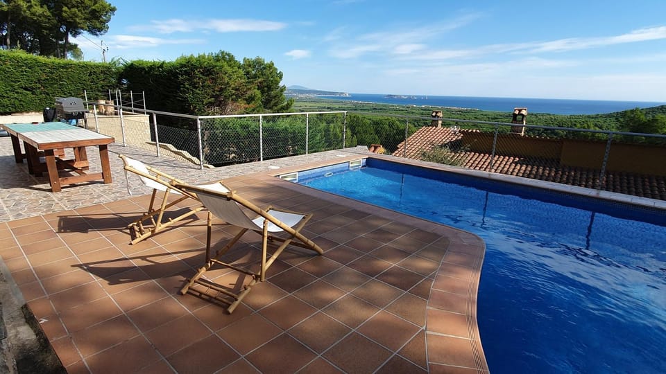 View (from property/room), Balcony/Terrace, Mountain view, Pool view, Sea view, Swimming pool, sunbed