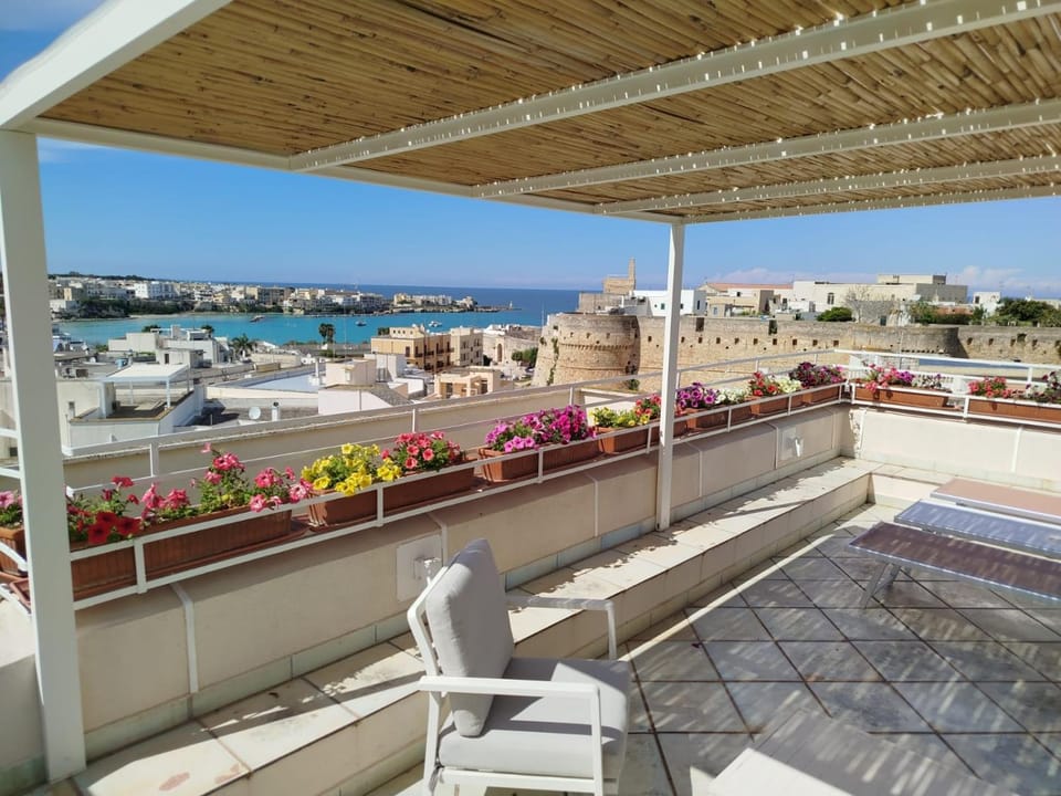 Bird's eye view, Solarium, City view, Landmark view, Sea view