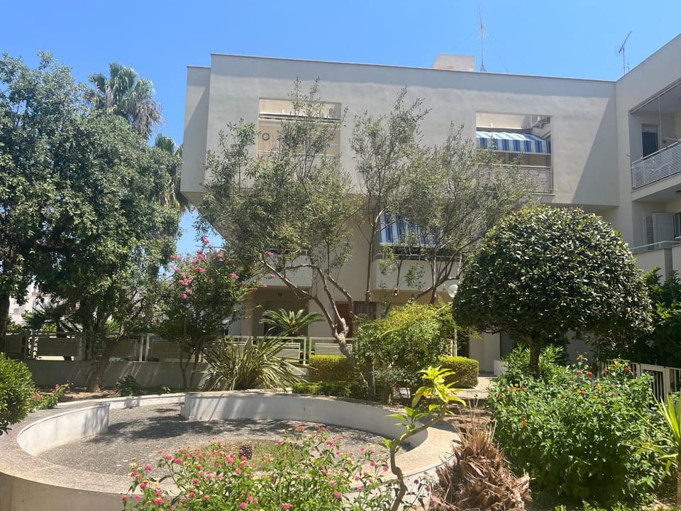 Property building, Day, Garden, Garden view
