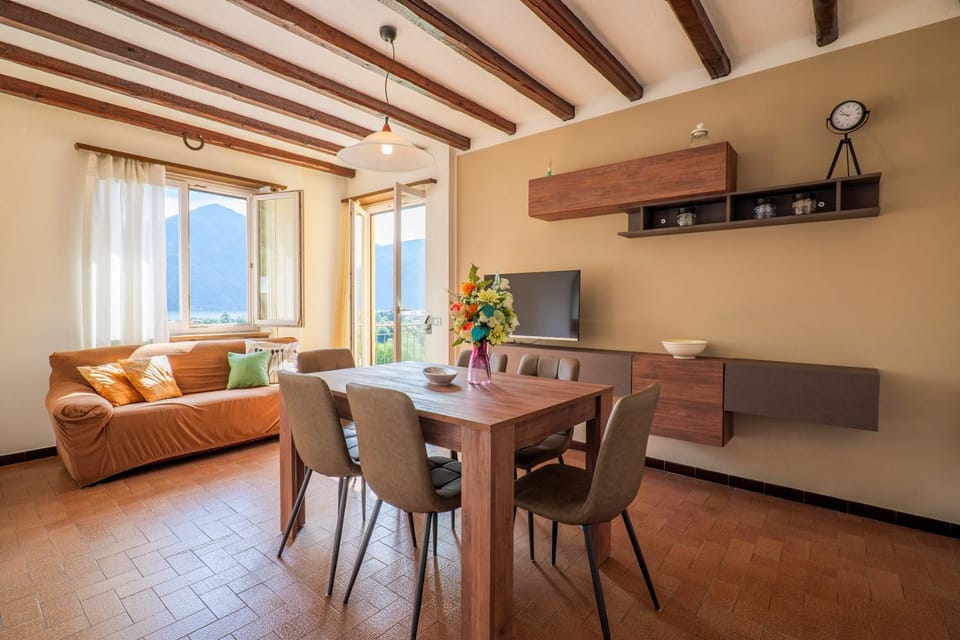 TV and multimedia, Living room, Dining area