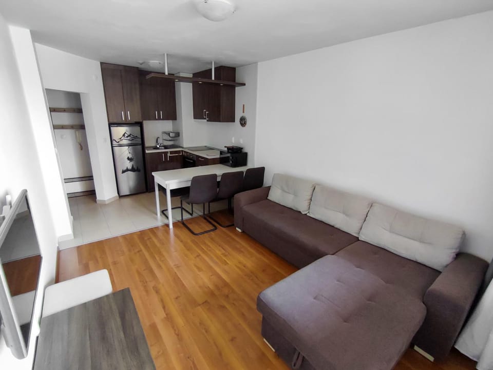 Kitchen or kitchenette, Living room, Dining area, oven, pet friendly, stove, toaster
