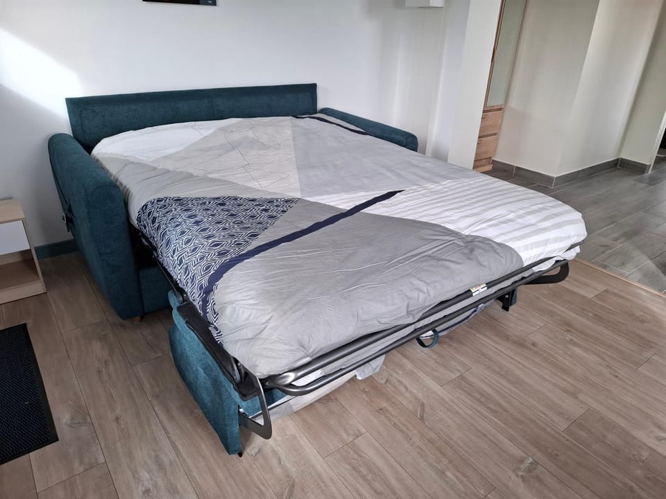 Photo of the whole room, Bedroom