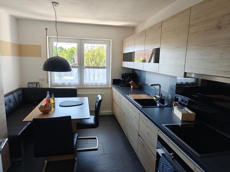 Coffee/tea facilities, dishwasher, stove, toaster, kitchen