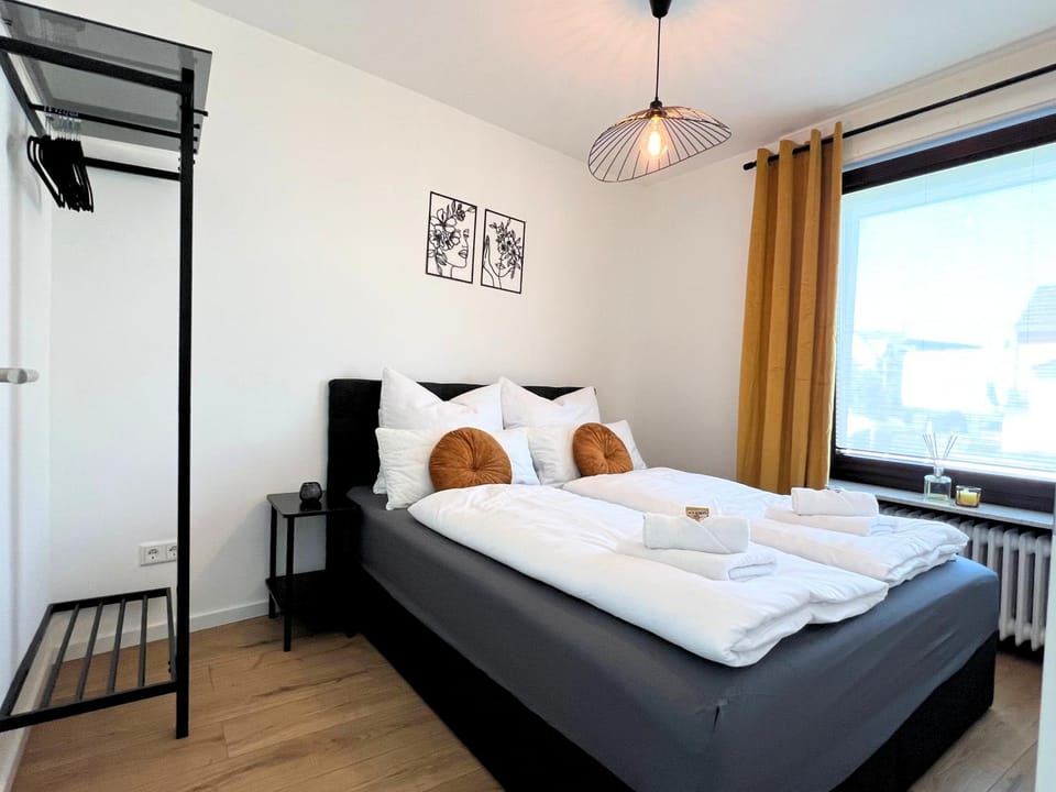 Bedroom, towels, towels, wardrobe