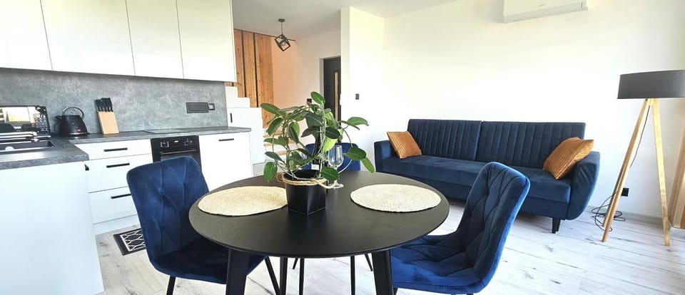 Kitchen or kitchenette, Seating area