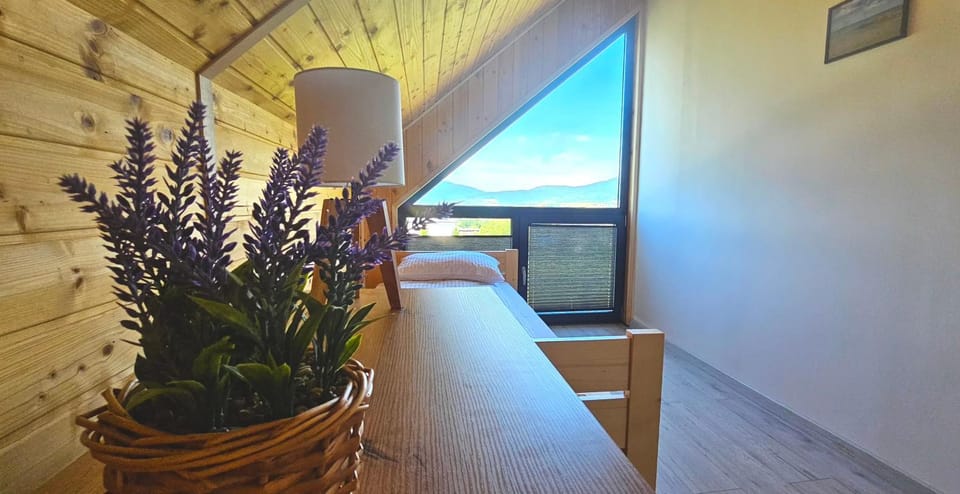 Bedroom, Mountain view