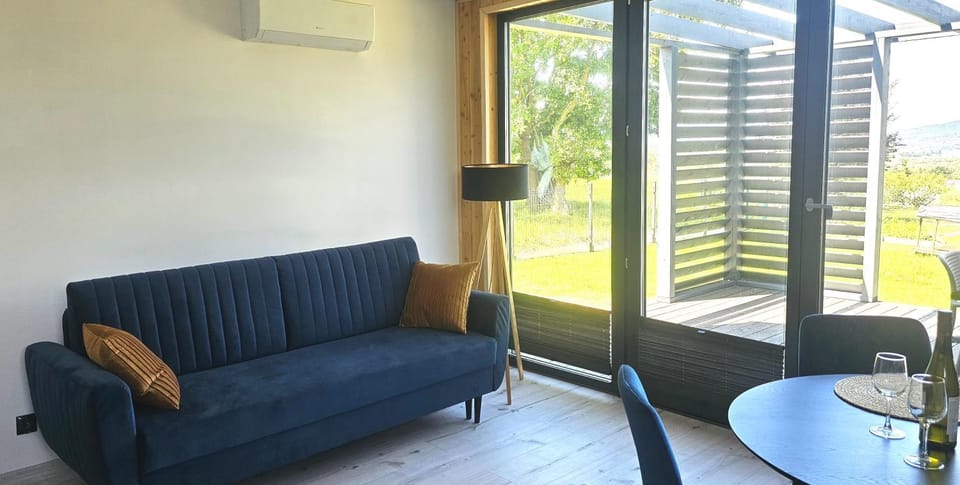 View (from property/room), Balcony/Terrace, Living room, Seating area, Dining area