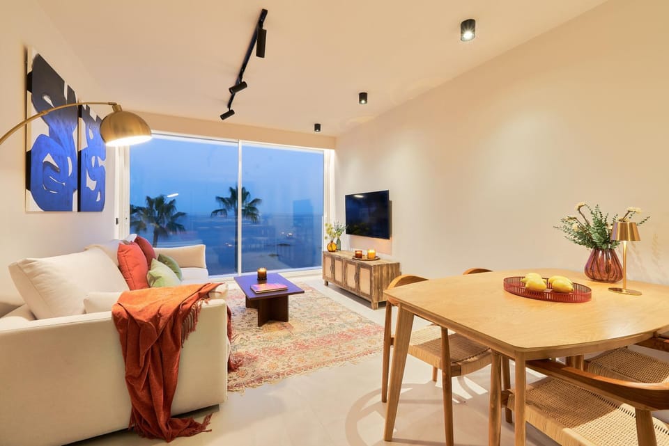 Communal lounge/ TV room, TV and multimedia, Living room, Seating area, Dining area