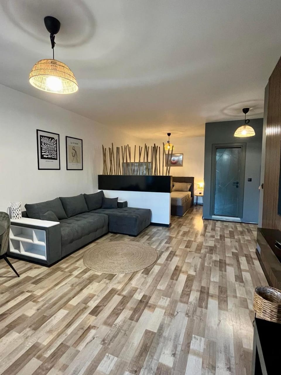 Photo of the whole room, Seating area