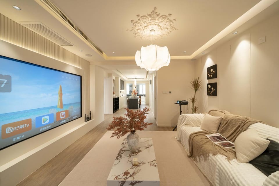 Communal lounge/ TV room, TV and multimedia, Living room, Seating area, Evening entertainment
