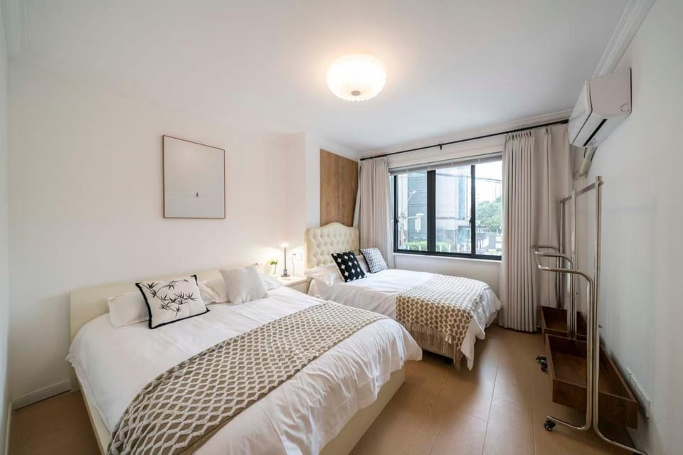 Book and Bed-People's Square Apartment in Shanghai