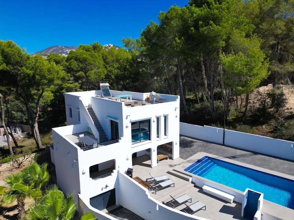 Property building, Swimming pool