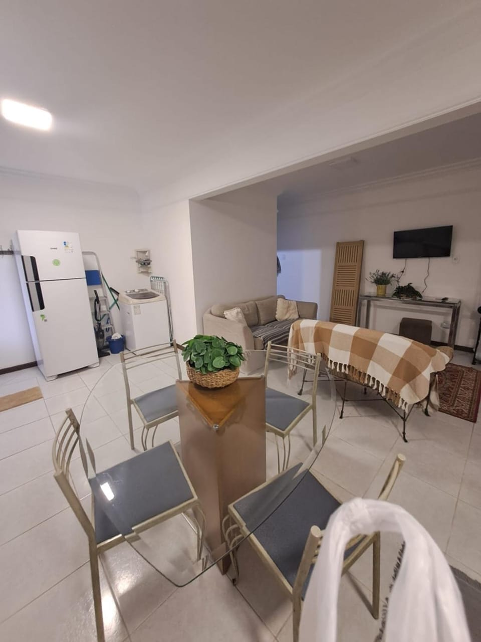 Kitchen or kitchenette, Living room, Seating area