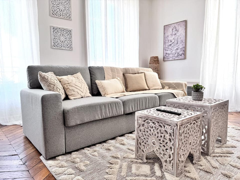 Cinnabar - Appartement 10 personnes - Check in h24 & Wifi Apartment in Lyon