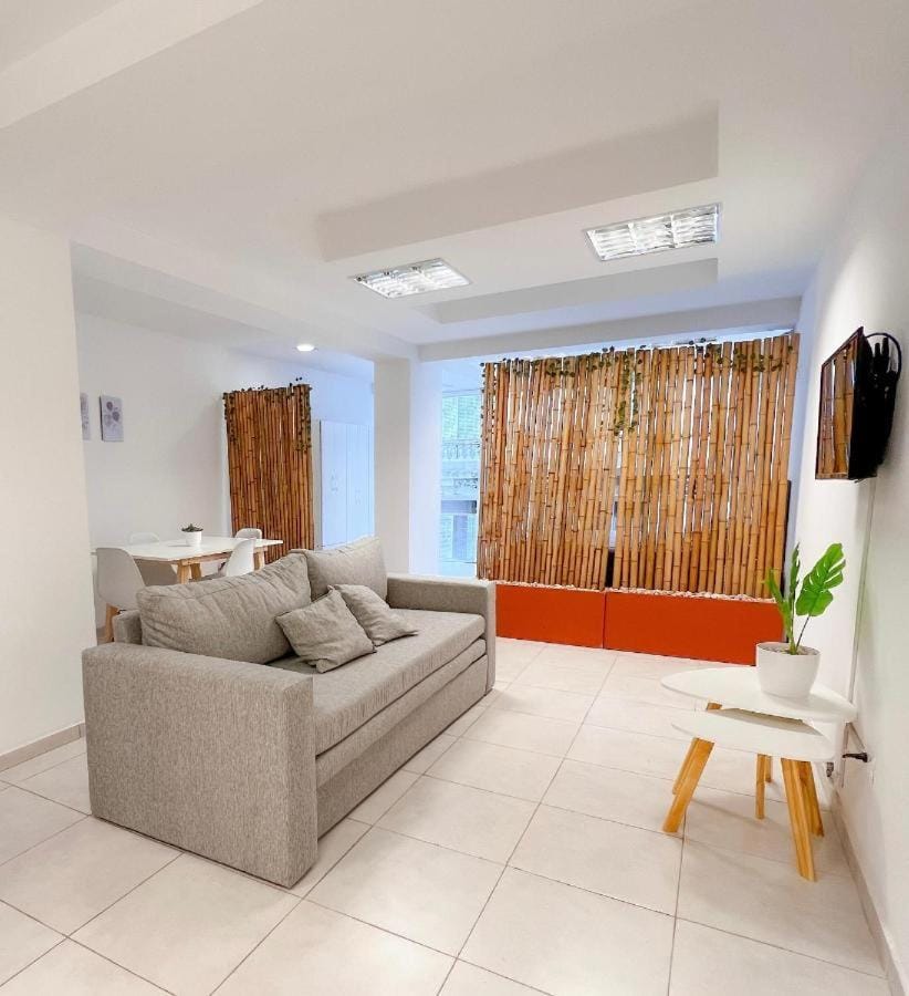 Living room, Photo of the whole room