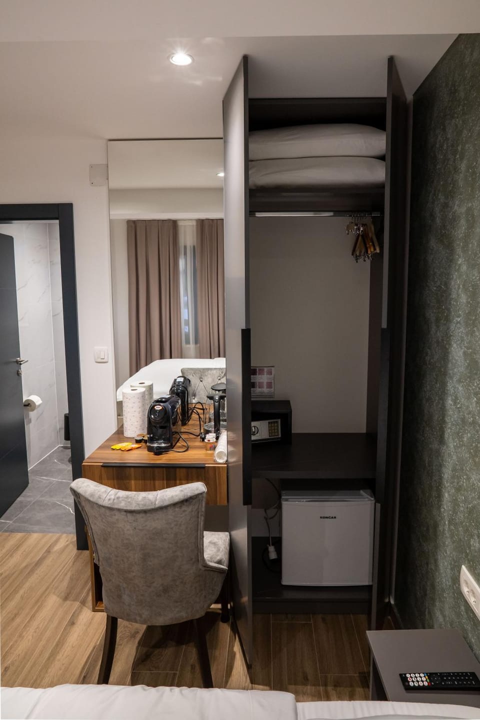 Bed, TV and multimedia