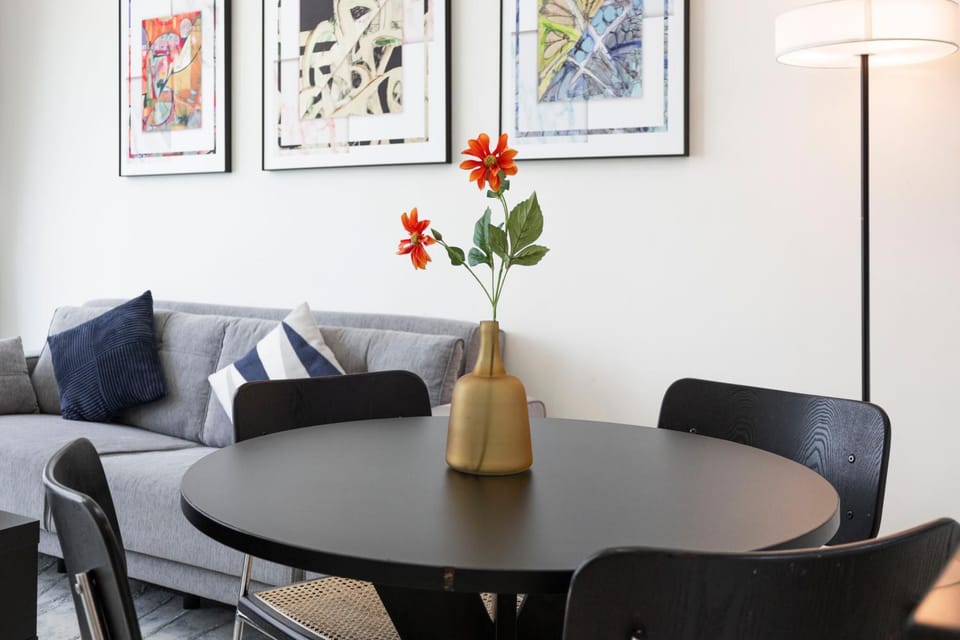 Living room, Seating area, Dining area