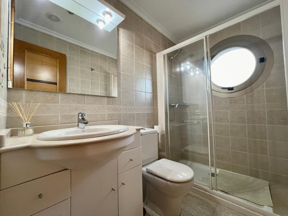 Shower, Bathroom, towels